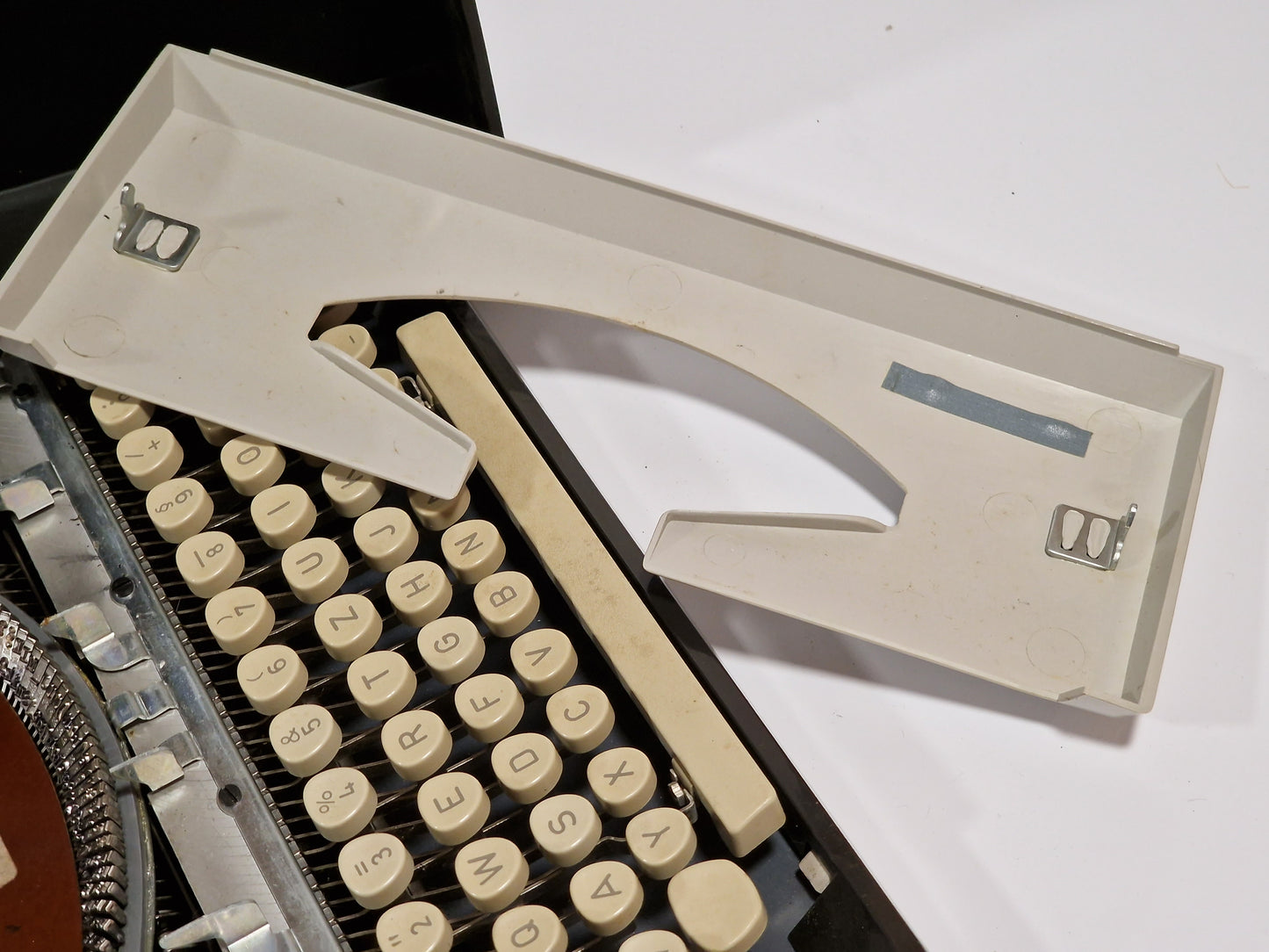 Alte Reiseschreibmaschine Koffer Schreibmaschine Adler Tippa S schwarz